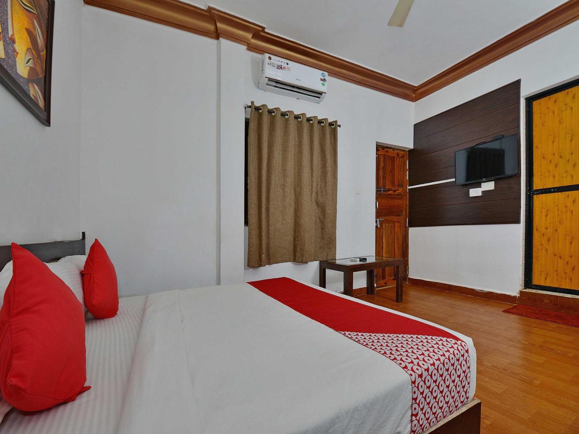 Collection O Retreat Morjim Resort Bagian luar foto