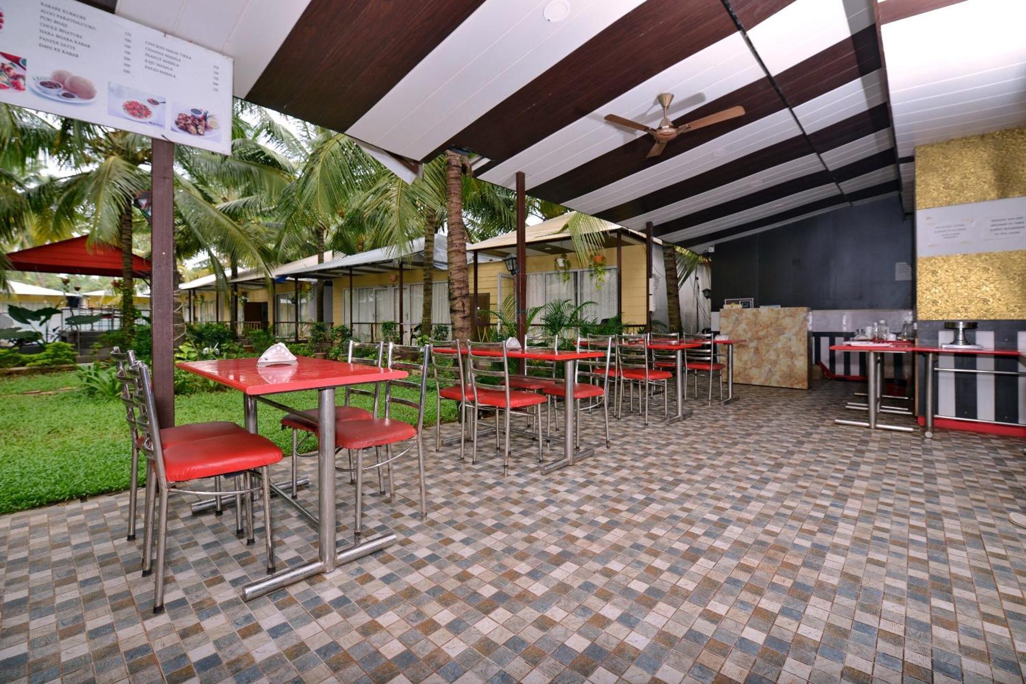 Collection O Retreat Morjim Resort Bagian luar foto