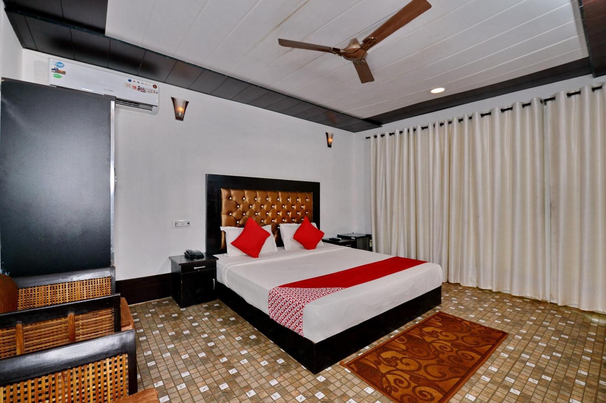 Collection O Retreat Morjim Resort Bagian luar foto