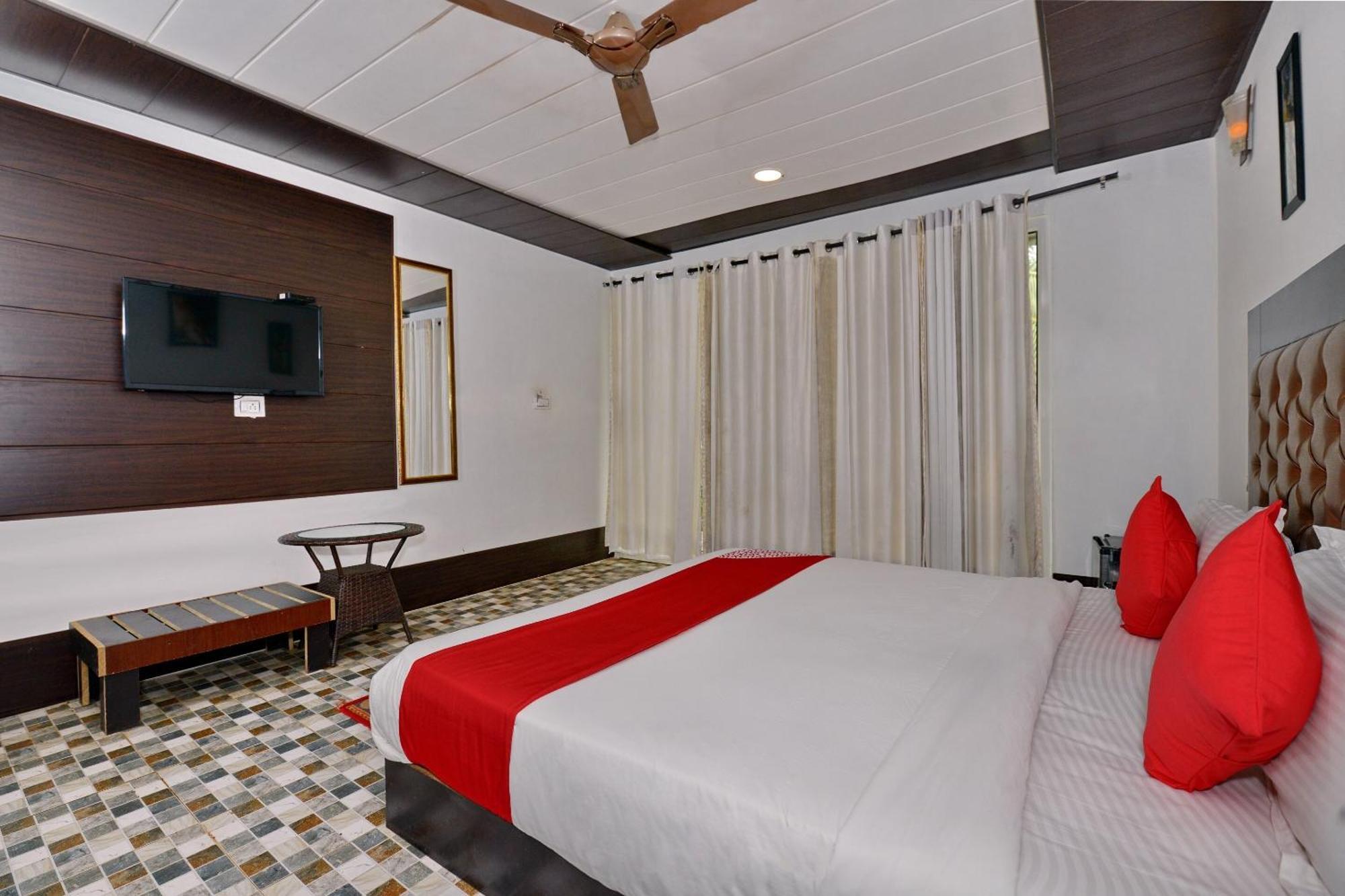 Collection O Retreat Morjim Resort Bagian luar foto
