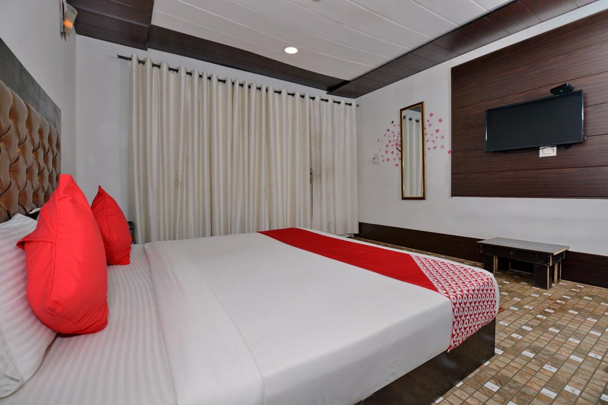Collection O Retreat Morjim Resort Bagian luar foto