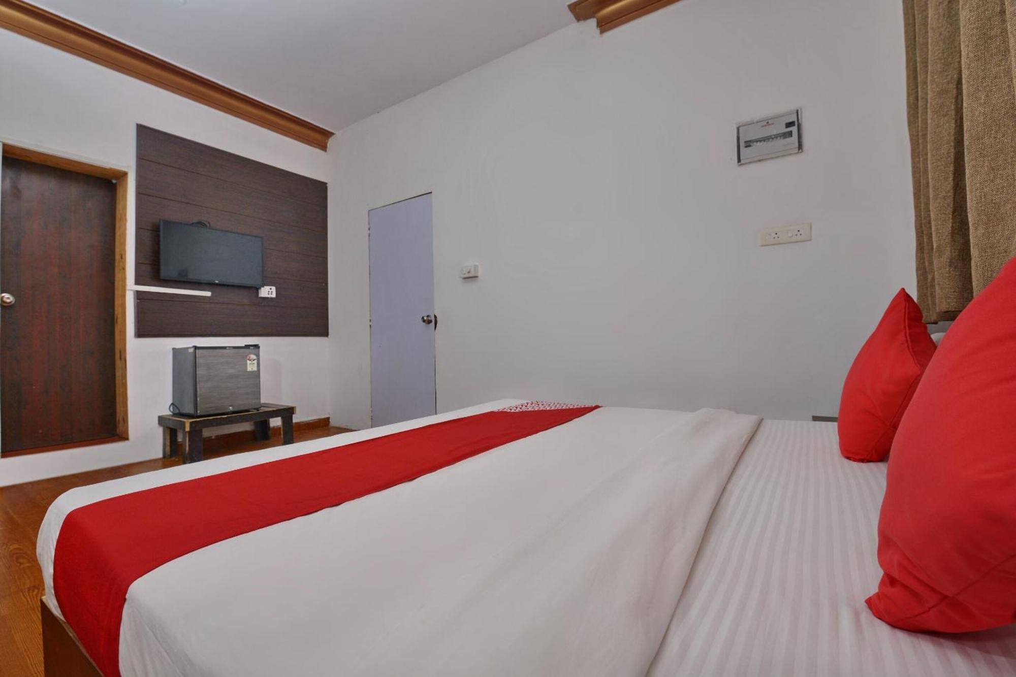 Collection O Retreat Morjim Resort Bagian luar foto