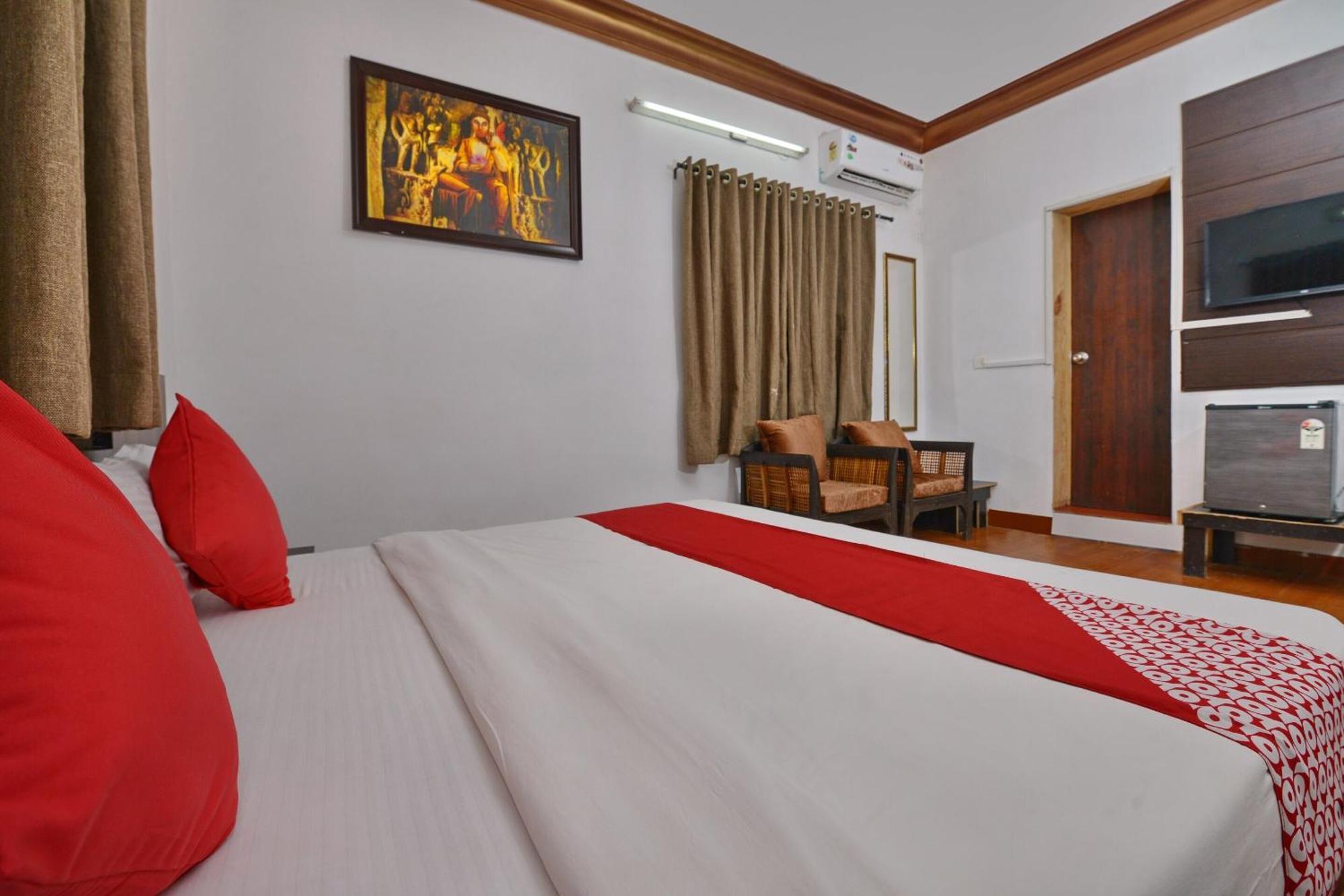 Collection O Retreat Morjim Resort Bagian luar foto