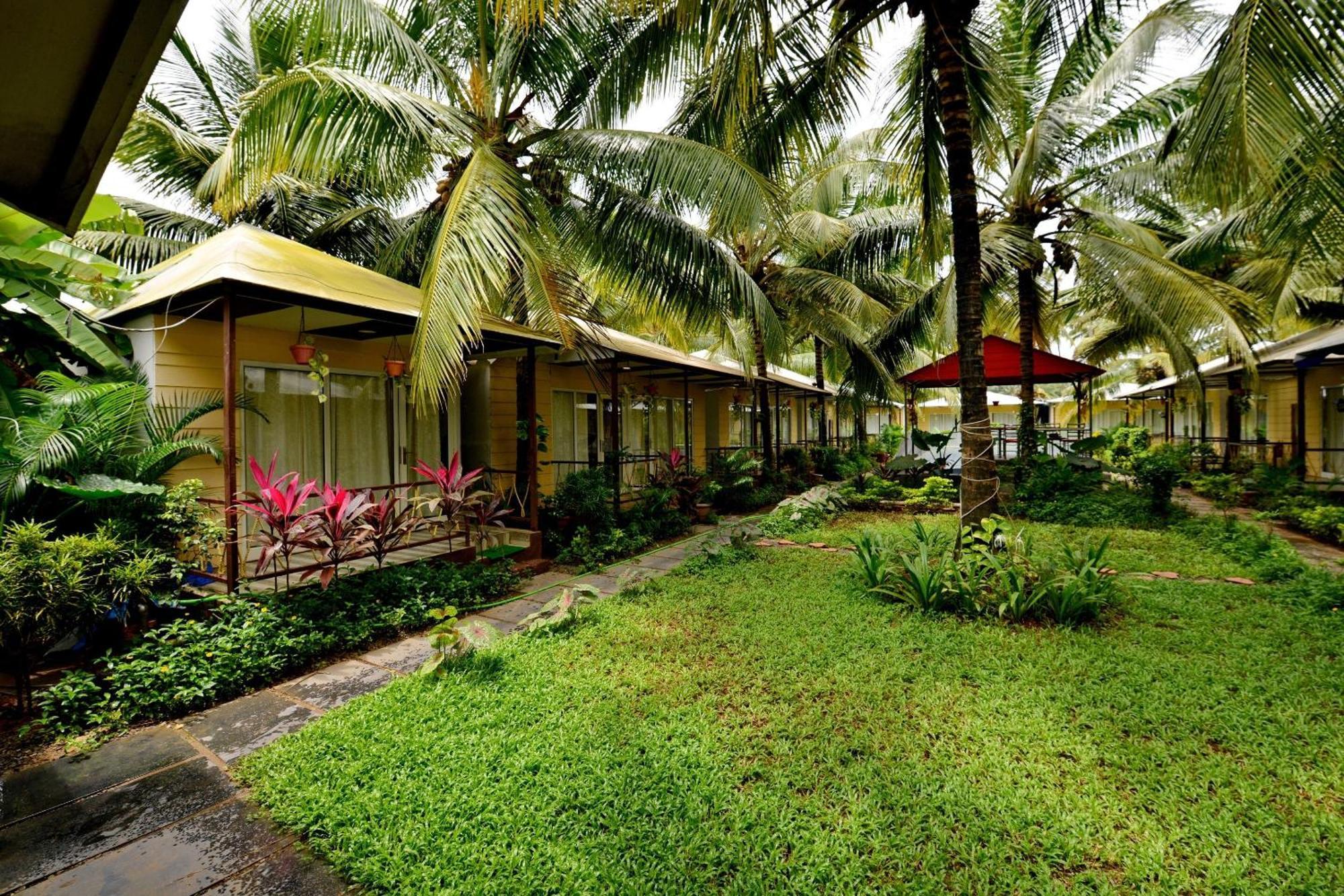 Collection O Retreat Morjim Resort Bagian luar foto