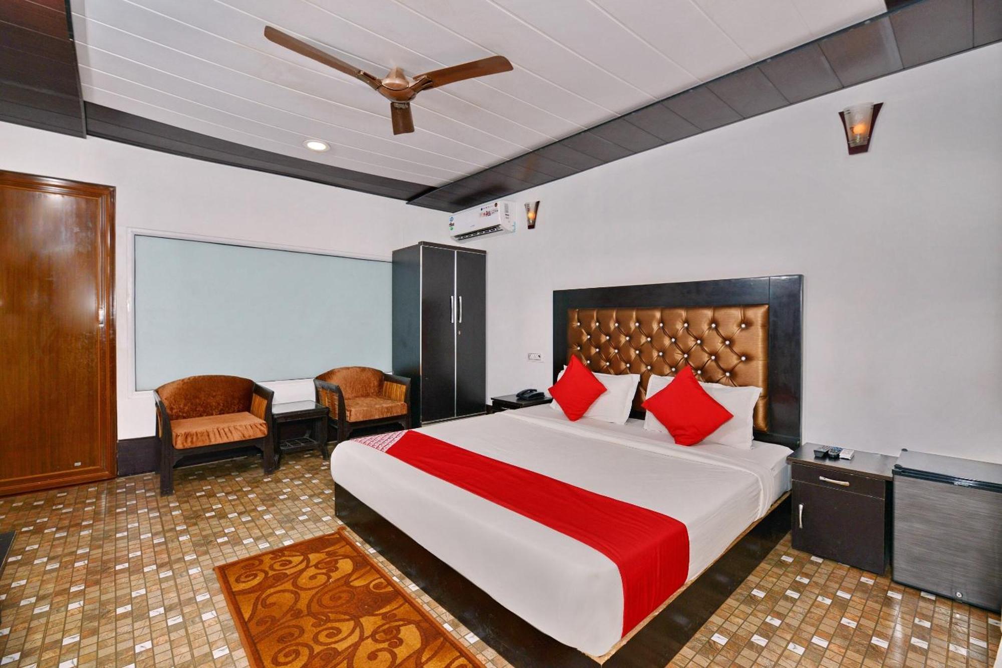 Collection O Retreat Morjim Resort Bagian luar foto